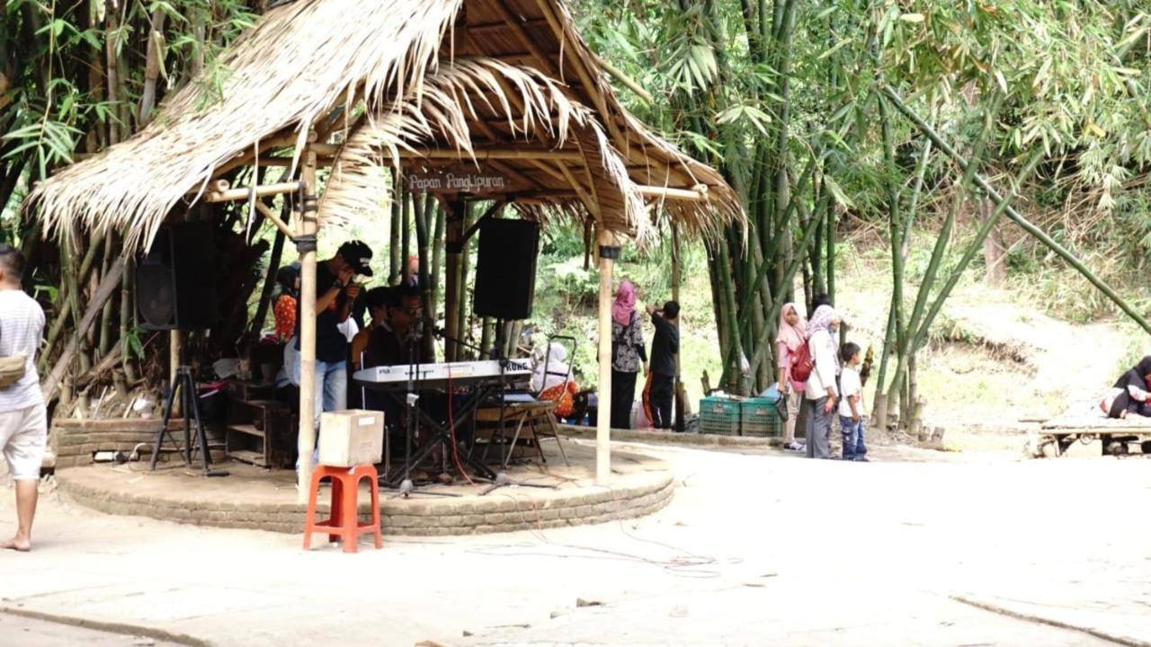 Kebon Pring Floating Resort & Market Bantul Exterior photo